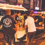 ชนสยองแยกไฟแดง! ปิกอัพกับจยย.ดับคาที่ 2 ศพสลดเด็ก 5 ขวบด้วย สาหัสอีก2