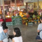 เลขเด็ดเกลี้ยงทุกแผง! นับหมื่นร่วมอาลัยวันครบรอบละสังขารเกจิดัง‘หลวงพ่อเกษม เขมโก’