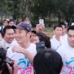 พรึ่บ “วิ่งไล่ลุง” ธนาธร-ครอบครัว ร่วมวิ่ง ปชช.แต่งแฟนซีรถถัง เจอกลุ่มป่วน!