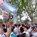 พรึ่บ “วิ่งไล่ลุง” ธนาธร-ครอบครัว ร่วมวิ่ง ปชช.แต่งแฟนซีรถถัง เจอกลุ่มป่วน!
