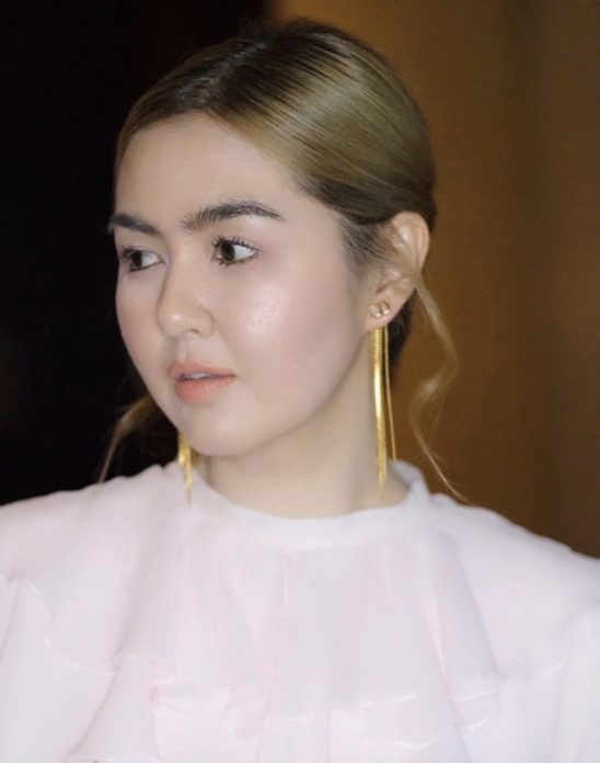 จ๋า ยศสินี ให้กำลังใจครอบครัวผู้เสียชีวิต จ๋า ยศสินี ให้กำลังใจครอบครัวผู้เสียชีวิต