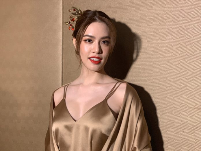 เกรซ กาญจน์เกล้า เกรซ กาญจน์เกล้า