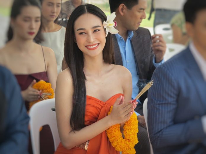 นาว