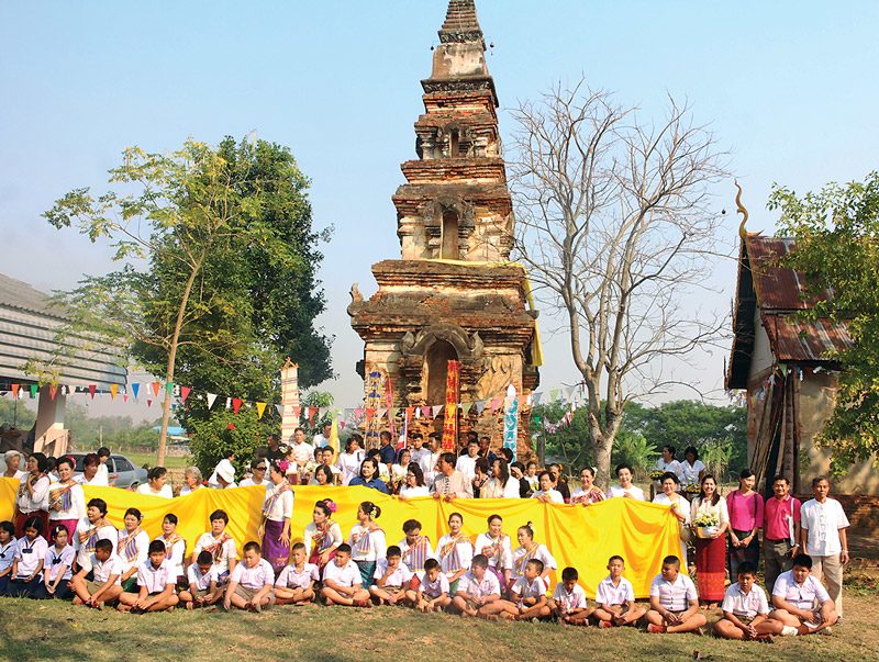 ฟื้นพิธีห่มผ้าพระธาตุเจดีย์