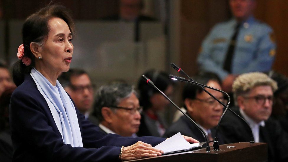 မြန်မာဘက်ကရှေ့နေအဖွဲ့ကို ဒေါ်အောင်ဆန်းစုကြည် ဦးဆောင်လျှောက်လဲခဲ့