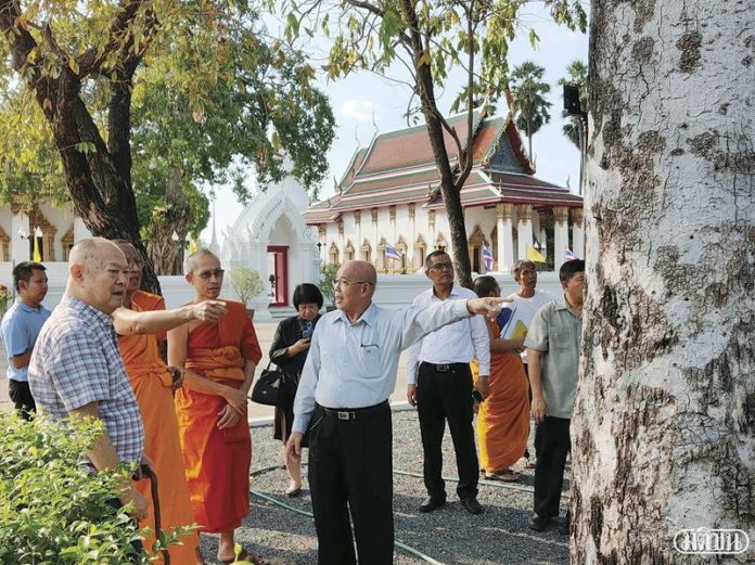  กองบรรณาธิการมติชนยุคก่อตั้ง