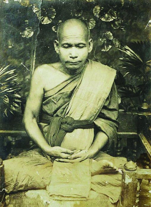 หลวงพ่อเหลือ วัดสาวชะโงก
