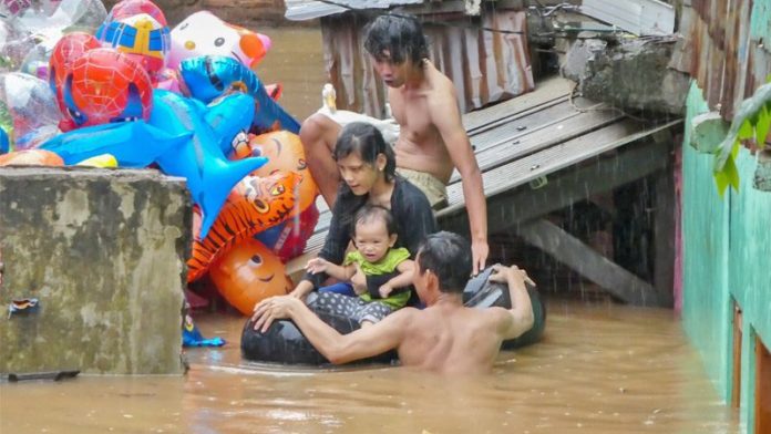 อินโดฯ อ่วมฝนข้ามปี