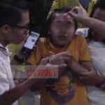 เอาเบี้ยแก้ใส่คอร้องกรี๊ดลั่น! หนุ่มตะลึงแฟนสาวโดนคุณไสย กู้ภัยยังอึ้งนิมนต์พระทำพิธีไล่ผีร้าย(คลิป)