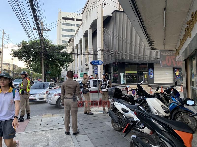 ด่วน! ตำรวจปิดล้อมล่าหนุ่มเครียด กราดยิงสนั่นกรุง ยังไม่ยอมวางอาวุธ
