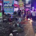 หนุ่มขี่ บิ๊กไบก์ กลับจากงานวันเกิด รถสะบัดข้ามเลนชนร้าน ร่างอัดตู้โทรศัพท์คาที่