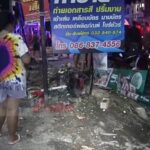 หนุ่มขี่ บิ๊กไบก์ กลับจากงานวันเกิด รถสะบัดข้ามเลนชนร้าน ร่างอัดตู้โทรศัพท์คาที่