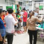 นร.13ดับสลด! กระบะยางบึ้มพุ่งข้ามเกาะชนรถสองแถว 6 ล้อเสยท้ายซ้ำสาหัสเกลื่อนถนน(คลิป)