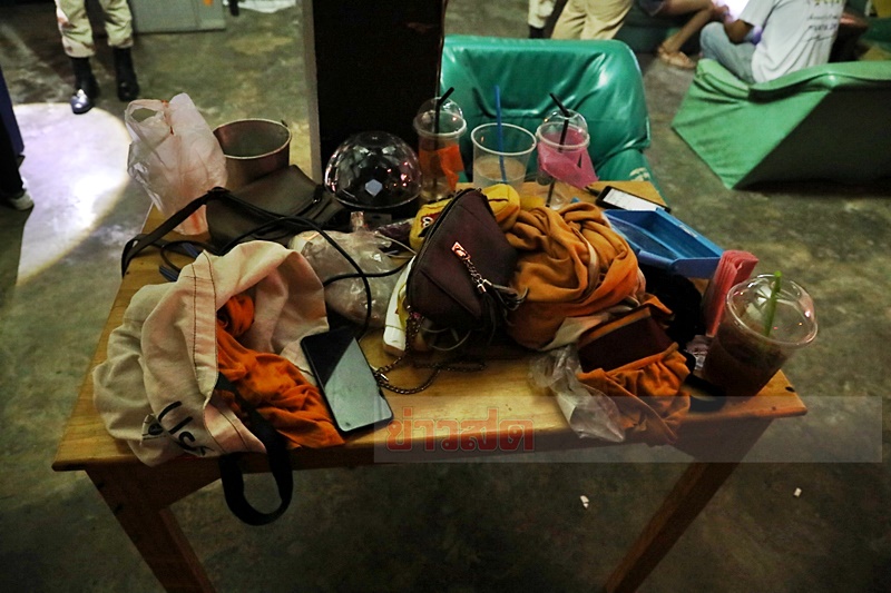 ทรัพย์สินของพนักงานหญิงที่บริการภายในร้าน