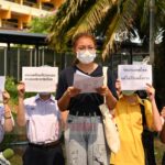 ศึกษานารี ชู 3นิ้ว ลั่น! ไม่ได้ชังชาติ ร่ายกลอน "นี่ประชา...ธิปไตย...ของใครหรือ"
