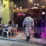 บุกทลายร้านอาหารดังเมืองตรัง! จับเจ้าของ ลอบค้ากามสาว หลังโดนล่อซื้อ