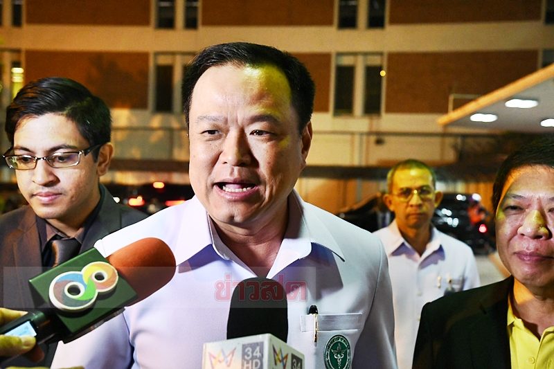 อนุทิน ชาญวีรกูล รองนายกรัฐมนตรีและรมว.สาธารณสุข เดินทางมาให้กำลังใจและส่งทีมแพทย์ที่สนามบินดอนเมือง