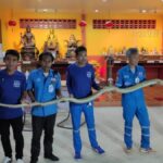 ตะลึงเจอโคตรจงอางยักษ์ ขนลุกขนพองตัวใหญ่มากๆ สุดน่ากลัวโผล่เกาะรั้วบ้าน