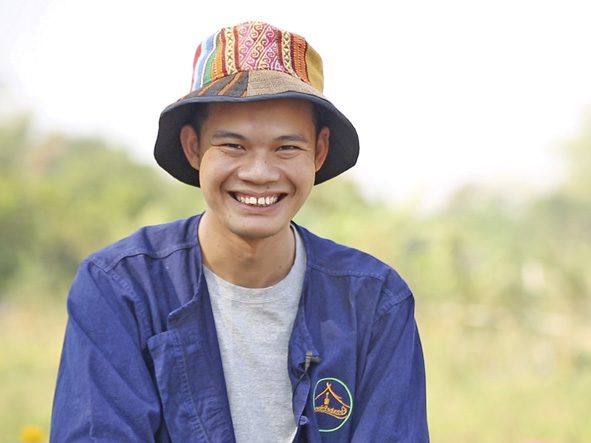 4รอยยิ้มโรงเรียนเล็กวันเด็กในทุ่งกว้าง