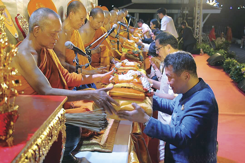 สดจากพระเครื่อง