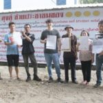 ขึ้นป้ายร้อง‘ลุงตู่’ช่วยด้วย ชาวตึกแถวขอความเป็นธรรมทุบฟุตปาธ ค่ารื้อแพงกว่าค่าเช่าตึก