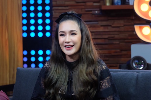 เนย โชติกาดีใจ