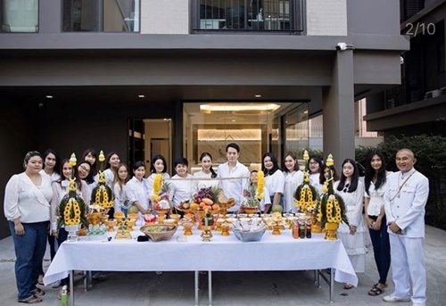 เนย โชติกาดีใจ