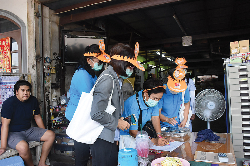 เคาะประตูบ้านต้านภัยโควิด-19