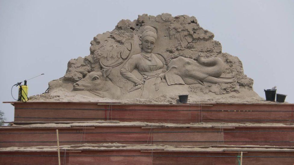 ချင်းတွင်းမြစ်ကမ်းမှာ သဲပန်းပုပွဲတော်အပါအဝင် စည်ကားသိုက်မြိုက်စွာကျင်းပလေ့ရှိတဲ့ ချင်းတွင်းသင်္ကြန်ပွဲကို ဒီနှစ်မကျင်းပတော့