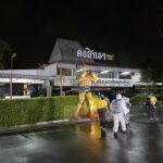ทหารลงพื้นที่ระดมฉีดพ่นฆ่าเชื้อโควิด-19 เลียบด่วนฯ-อีสต์วิลล์ ค่ายมวยแมทธิว ดีน