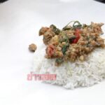 ช่วยกันยามยากโควิดระบาด! ร้านปิดแต่ครัวไม่ปิด เจ้าของ-พนง.รวมใจทำข้าวห่อแจกฟรี(คลิป)