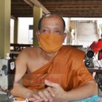 พระวัดราษฎร์ฯ ช่วยสู้โควิด19 ทำหน้ากากอนามัยแจก หลังหายาก-ราคาแพง