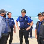 กรมฯทะเล เคลียร์ก้อนน้ำมันเกลื่อนหาดปากพนัง-ขนอม จ.นครศรีฯ