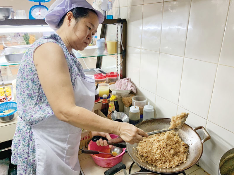 ข้าวคลุกกะปิร้านสวัสดิการ ทบ
