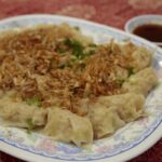 จกโต๊ะเดียว เกี๊ยวกุ้งลวก ตำนานความอร่อยแห่งพลับพลาไชย 