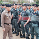 ไม่ต้องพิธีรีตอง! แห่ชื่นชม‘ผบ.’ในดวงใจ ไปตรวจราชการนั่งโต๊ะม้าหินกินข้าวกับลูกน้อง