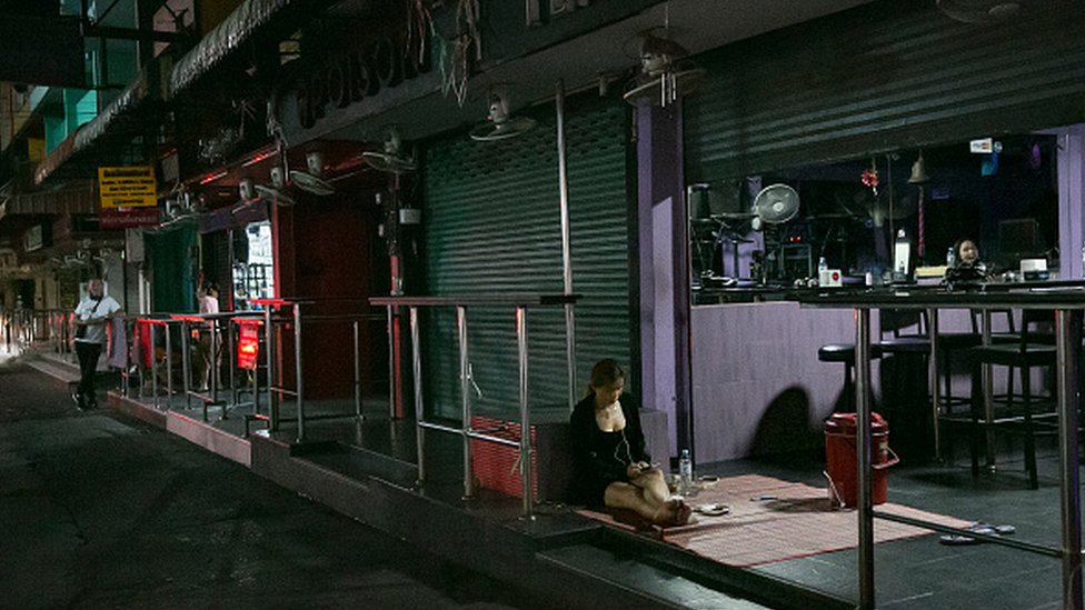 พนักงานบริการทางเพศ