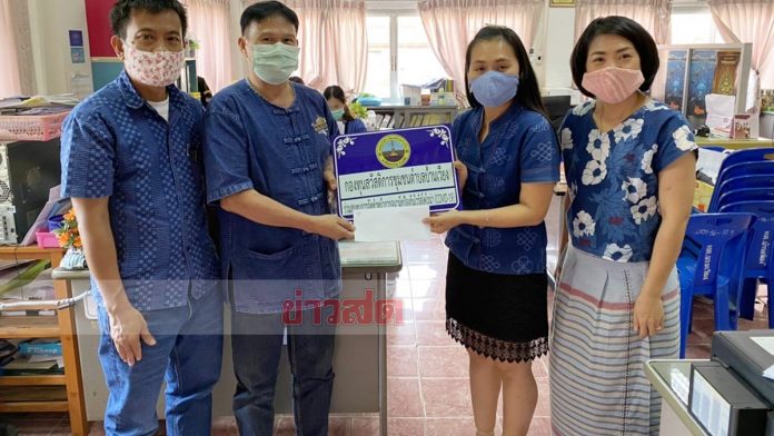 แจกหน้ากากอนามัยผีตองเหลือง