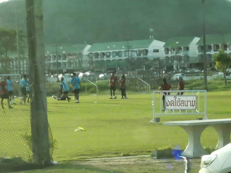 นักฟุตบอลสโมสรราชนาวี ลงฝึกซ้อมไม่สน โควิด ก่อนระงับงดใช้สนาม