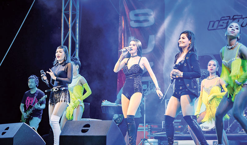 เจนค่ะ..นุ่นค่ะ..โบว์ค่ะซุปเปอร์วาเลนไทน์ปลุกชีพปัง