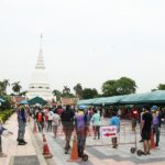 แน่นวัดพระศรีฯ! คนใจบุญ หอบเงิน 5แสน แจกปชช.เดือดร้อนจาก โควิด
