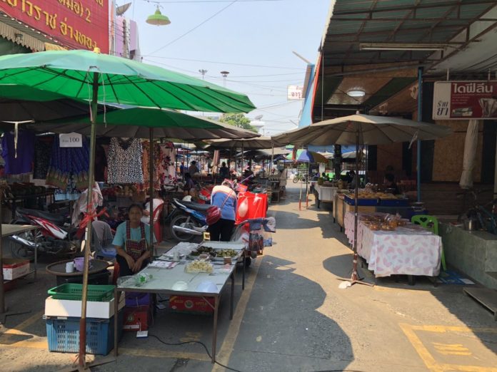 กทม.งดเก็บค่าเช่าแผงผู้ค้า 10 ตลาดกทม.