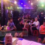 ไม่สน โควิด ! จับร้านดังสุราษฎร์ฯ เปิดฝ่าฝืนคำสั่ง ปล่อยลูกค้านั่งดื่มสุดชิล