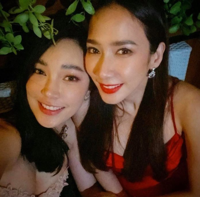 สวยใจบุญ!อั้ม-เมย์ 