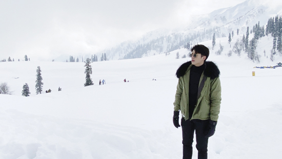 ‘ฟากฟ้าคีรีดาว’ถ่ายซีนหวานยอดเขากุลมาร์ก ‘ภณ-อิน-น้ำหวาน’ปะทะหนาวตัวชาปากสั่น!