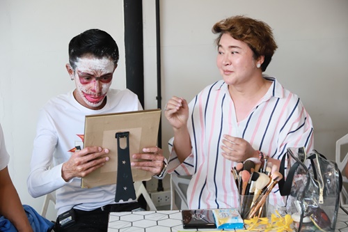 เฟี้ยวฟ้าว 