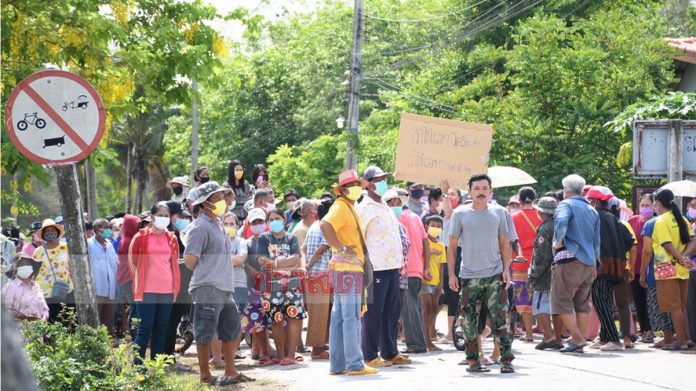 ปิดถนนค้านไม่เอาโควิด