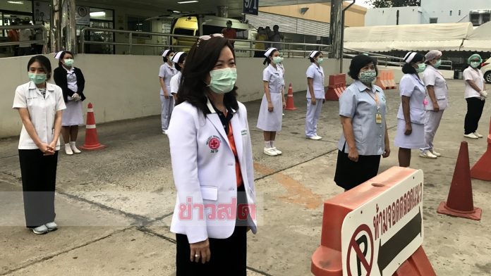   ตำรวจนับร้อยบุกรพ.ปรบมือ
