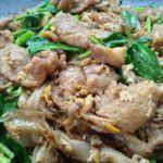 ร้านราดหน้าอรยา ราดหน้ารสเด็ด หมูหมักสูตรลับ