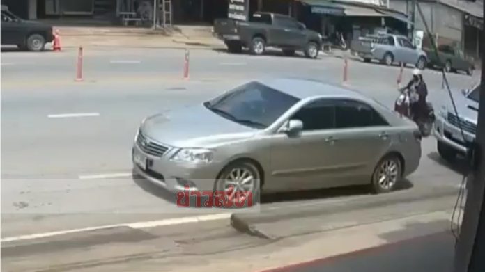 เปิดประตูรถไม่ระวัง